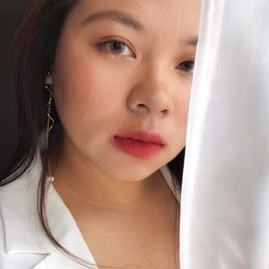 Meet your Posher, Lina